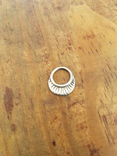 Ethnic tribal indian nose ring silver septum of tribal jewelry style.Boho dainty fashion septum piercing ideas for septum jewelry.Septum tribal design made in 925 silver. SIZE:12mm x 14mm. GAUGE: 20 INNER SIZE: 9 mm YOU CAN FIND SOME SIMILAR MODELS IN: https://www.etsy.com/es/listing/531731587/septum-piercing-plata-pendiente-nariz?ref=shop_home_active_7 https://www.etsy.com/es/listing/517889058/septum-piercing-silver-septum-ring?ref=related-6 https://www.etsy.com/es/listing/531722915/septum-plat Dainty Septum, Dainty Fashion, Septum Earrings, Beach Jewelry Boho, Indian Nose Ring, Ear Hangers, Lotus Earrings, Septum Jewelry, Minimal Earrings