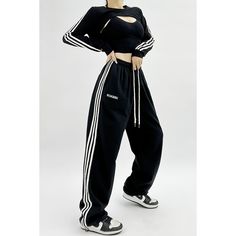 Cute Dance Clothes, Pants For Hip Dips, Dance Style Outfits Kpop, Black Dance Outfit Hip Hop, Hip Hop Style Stretch Wide Leg Sweatpants, Hip Hop Style Stretch Full Length Pants, Hip Hop Stretch Full Length Pants, Hip Hop Dance Clothes, Dance Fitness Outfits