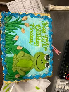 there is a cake that looks like a frog