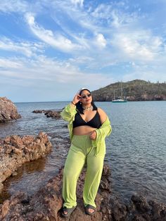 Cancun Outfits Plus Size Beach, Beach Trip Outfits Plus Size, Cancun Outfits Vacation Plus Size, Hawaii Plus Size Outfits, Cruise Plus Size Outfits, Beach Outfit Plus Size Women, Plus Size Beach Aesthetic, Outfit Playa Gorditas, Plus Size Summer Aesthetic