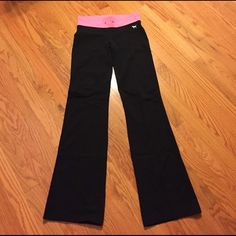 Brand New Never Wore Pink Victoria Secret Clothes, Victoria Secret Pink Yoga Pants, Princess Closet, Personal Things, 2000s Clothes, Victoria Secret Outfits, Pants Y2k, Pink Yoga Pants, Pink Yoga