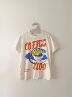 Coffee Club Tee, Foodie Coffee Lover Aesthetic Graphic Tee, Trendy Streetwear Shirt, Comfort Colors Graphic Tee - Etsy Trendy Tee Shirts Design, Cool Oversized Shirts, T Shirt Prints Aesthetic, 2024 Graphic Tee Trends, Minimal Graphic Tee, Oversized T-shirt, Graphic T-shirts, Streetwear Prints, Coffee Lover Aesthetic