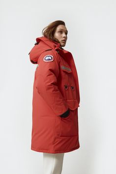 Long known as the "industrial" parka of the North, the Resolute Parka is worn at both poles - by explorers on trans-Antarctic expeditions as well as workers at high-Arctic observatories. With features like double reinforced elbows and a longer thigh length, this parka will get you through some of the most extreme and challenging environments in the world. Journey Boots, Canada Goose Parka, Puffer Jacket Men, Men Parka, Snow Skirt, Baby Outerwear, Image Model, Jackets Winter, Mens Parka