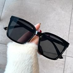 Acrylic Sunglasses, Glasses Square, Glasses Trends, Big Sunglasses, Trendy Glasses, Sunglasses Women Vintage, Vintage Outdoor, نظارات شمسية