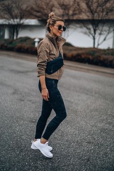 Motivation for Early Morning Workout Routines to Keep You Consistent All Year Modest Workout Clothes, Style Fitness, Mode Casual, Workout Routines, Athleisure Fashion