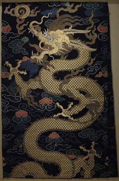 The four-clawed dragon (mang) at the center of this panel is woven in metallic thread of two types. Strips of gilded paper were woven flat for shiny areas such as the dragon's nose and claws and the flames emanating from its body Tigre Y Dragon, Chinese Textiles, Tibetan Dragon, Dragon Horse, Yellow Dragon, Art Chinois, Chinese Embroidery, Asian Dragon, Tibetan Art