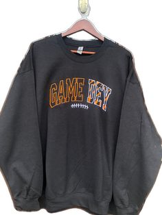 Winter Game Day Sweatshirt With Team Logo, Black College Sweatshirt With Embroidered Graphics, Black Embroidered Sweatshirt For College, Varsity Fleece Sweatshirt With Team Logo, Fall Varsity Sweatshirt With Team Logo, Varsity Sweatshirt For Game Day In Winter, Team-colored Sweatshirt With Team Logo For Fall, Team-colored Fall Sweatshirt With Team Logo, Collegiate Tops With Letter Embroidery For Game Day