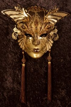 Libitea Libitea authentic venetian mask in papier mache. Handcrafted according to the original Venice carnival tradition. Manifactured in Venice by the famous venetian masters.  Each item is provided with certificate of authenticity. Mask Dimensions Width: 33 cm Height: 47 cm Depth: 14 cm Venetian Costumes, Carnival Of Venice, Venetian Masquerade, Venetian Masks, Venetian Mask