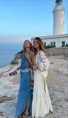 Spanish Summer Aesthetic Outfit, Spanish Womens Fashion, Madrid Fashion Summer, Spanish Summer Style, Greece Fall Outfits, Spanish Summer Outfits, Women Travel Outfits, Spanish Style Outfit, Morocco Outfits