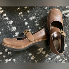 Danish Brand Ecco! Comfortable “Casual Clog New Jane.” Size 36 Color: Espresso These Shoes Have Been Virtually Unworn! Cute For Work, Especially If You Have To Stand For Longer Periods Of Time. Chunky Heal And Buckles. Casual Closed Toe Clogs With Buckle Closure, Casual Closed Toe Clogs For Everyday, Casual Clogs With Round Toe For Everyday, Casual Round Toe Clogs For Everyday, Casual Clogs With Rubber Sole, Medium Width, Casual Medium Width Closed Toe Clogs, Casual Clogs With Cushioned Footbed Medium Width, Casual Medium Width Clogs With Round Toe, Casual Spring Clogs Medium Width