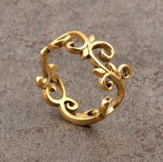 Tanusilvershop - Etsy Simple Vintage Rings, Ring Layering, Gold Leaf Ring, Intricate Jewelry, Filigree Ring Gold, Plain Ring, Gold Leaf Rings, Vine Ring, Twig Ring