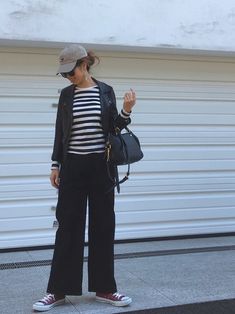 Tokyo Street Style, Tokyo Street, All Black, Converse, Normcore, Women's Fashion, Style Inspiration, Street Style, I Love