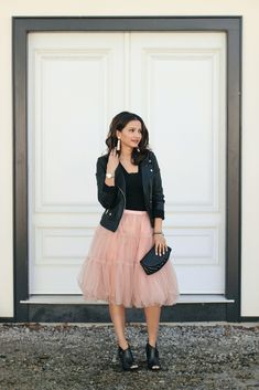 Pink Tutu Ballerina Tulle Skirt, Black Leather Jacket, Black Booties (via Ella Pretty Blog) - The outfit of my springtime dreams! Pink Tulle Skirt Outfit, Black Tulle Skirt Outfit, Black Outfit Winter, Outfit Leather Jacket, Tulle Mini Skirt, Sweet Dresses