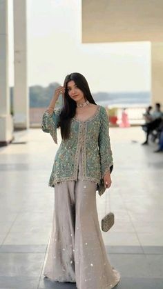 Trendy Outfits Indian, Traditional Indian Dress, Desi Fashion Casual, Pakistani Fancy Dresses, Beautiful Pakistani Dresses, Salwar Kamiz, Indian Dresses Traditional, Traditional Indian Outfits, Dress Design Patterns