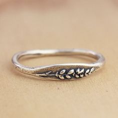 Handmade Lavender Ring Botanical Ring Wildflower Ring - Etsy Lavender Ring, Leaf Wedding Rings, Botanical Ring, Rustic Wedding Rings, Daisy Ring, Bronze Jewelry, Dope Jewelry, Funky Jewelry, Jewelry Sterling Silver