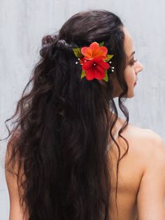 Hawaiian Wedding Hair, Hawaiian Wedding Hairstyles, Hawaiian Flower In Hair, Red Flower In Hair, Flower Hair Wedding, Tropical Wedding Hair, Tropical Hairstyles, Flower Hairstyles, Filipino Hair