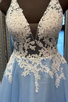 Світло-блакитне квіткове мереживо V-back a-line довге випускне плаття Blue V-neck Gown For Wedding, Blue Wedding Dress With Lace Bodice, Blue Lace Bodice Wedding Dress, Blue V-neck Dress With Lace Bodice, Blue Sleeveless Gown With Lace Bodice, Blue V-neck Gown For Spring, Blue V-neck Wedding Dress, Blue Long Prom Dress, Long Corset