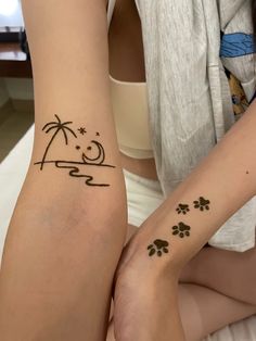 two women with matching tattoos on their legs