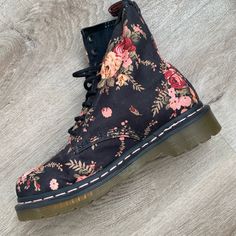 Dr Martens 1460 Victorian Flower Floral Canvas Boots Worn 3x Victorian Flowers, Canvas Boots, Floral Canvas, Moto Boots, Dr. Martens, Pink Black, Pink Ladies, Black Pink, Size 6