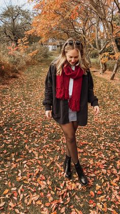 Christmas Semiformal Outfit, Christmas Play Outfit, Dress During Winter, Christmas Outfit Ideas For Photoshoot, Boston Massachusetts Outfits Fall, Christmas Outfit With Skirt, Southern Christmas Outfit, Fall Salem Outfits, Fall Wine Tour Outfit