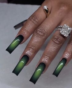 Thermal Nails Designs, Paint Nail Designs, Finger Extensions, Acrylic Nails For Black Women, Jamaica Nails, Baddies Nails, Green Nails Designs, Painted Acrylic Nails, Vacation Nail Ideas