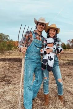 22 Funny Family Halloween Costume Ideas (Perfect For Parents & Kids) Farmer Halloween Costume Family, Farmer Halloween Costume Woman, Farmer Costume Women, Farmer Girl Costume, Farm Animals Halloween Costumes, Farmer Halloween Costume, Farmer Halloween, Farm Costumes, Farm Animal Costumes