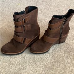 Worn Only 3 Times Definitely Awesome Condition Sorel Wedge Boot With Dress, Sorel Wedge Boots With Dress, Leggings And Sorel Wedges, Sorel Boots, Sorel Womens, Sorel Shoes, Winter Rain, Rain Boots, Women Shoes