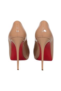 Elevate your shoe game with these Christian Louboutin nude patent leather peep toe pumps. As a boss babe, these shoes will be your go-to closet staple for any occasion. Step out in style with confidence and comfort. Size 7.5 (IT 37.5) Made in Italy 100% leather Peep toe Wear on soles Blemished on heel soles Comes with dustbag Heel height 4.5" Peep Toe Heels, Boss Babe, Shoe Game, Christian Louboutin Shoes, Patent Leather, Christian Louboutin, Heel Height, Size 7, Pumps