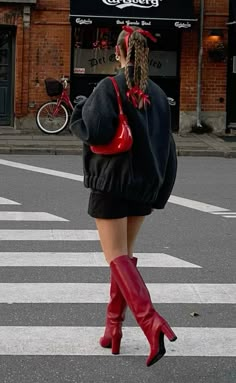 00s Mode, Rok Outfit, Look Legging, Chique Outfits, Neue Outfits, Red Boots, Looks Street Style, Valentine's Day Outfit, Outfit Trends