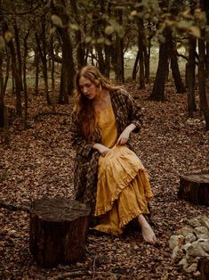 prairie linen dress with ruffles Music Costume Ideas, Prague Autumn, Flea Market Aesthetic, Boho Flannel, Music Costume, Scotland Fashion, Flannel Coat, Cottage Witch, Long Slip