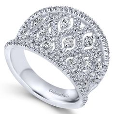 an 18k white gold diamond ring set with round brilliant cut diamonds on the shoulders