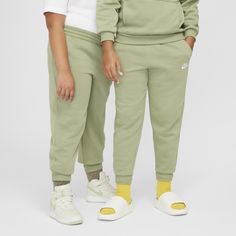 Warm up without breaking stride in these cozy joggers. Smooth on the outside, brushed soft on the inside, this lightweight fleece is an easy layer when you want a little extra warmth. Enjoy them whether you're on the court or in the classroom counting down the minutes till you can go play again. Green Nike Sweatpants Athleisure, Green Fleece Crew Neck Sweats, Nike Green Joggers, Green Nike Joggers With Pockets, Nike Moisture-wicking Fleece Joggers, Nike Sportswear Club Fleece, Kids Jogger, Kid Lifestyle, The Court