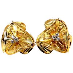 Three Dimensional Sunburst Twist Clip Earrings. .24cts of natural round diamonds: G-color, Vs-2 clarity. 14kt. yellow gold 17 grams. Earrings measure: 1 inch in diameter Comfortable Omega closure $4000 Appraisal Certificate to accompany Mabe Pearl, Link Earrings, Earring Crafts, Diamond Flower, American Diamond, Fancy Color Diamonds, Clip Earrings, Brilliant Diamond, Gold Pearl