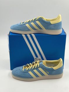 Elevate your handball game with these adidas Handball Spezial shoes. The blue suede upper material is accented with almost yellow crystal details, giving these sneakers a stylish edge. The low top shoe shaft style and standard shoe width make them comfortable for all-day wear. These athletic shoes are perfect for men who enjoy handball, with a style code of IG6276 and a model number of adidas Handball Spezial. The shoes are made in Vietnam and are semi-customized, making them a unique addition to any sneaker collection. Don't miss out on these adidas shoes that are sure to up your handball game. ADIDAS HANDBALL SPEZIAL SHOES IG6276 Semi Blue Burst  Almost Yellow Crystal White Brand New Shoe Condition and Return Policy and all other products Shoe Condition We strive to provide our customers Spezial Shoes, Adidas Handball Spezial, Adidas Handball, Crystal White, White Brand, Sneaker Collection, Blue Suede, Top Shoes, Adidas Shoes