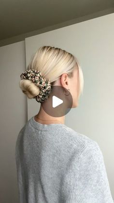 Your favorite accessorie ♡ scrunchies, hairstyles & more on Instagram: "Bun hack for my short hair girlies ✨

#hairhacks #hairhack #shorthair #shorthairstyle #bun #scrunchiehair #scrunchiehack #bunhack #hairhack #updo #hairdo #hairstyles #hairinspiration #hairideas #frisuren #kurzehaare #dutt #hairinspiration #hairideas" Scrunchie Short Hair, Bun With Scrunchie, Bun Hack, Butterfly Room, Scrunchie Hairstyles, Hair Updos, Xmas Decorations, Hair Hacks