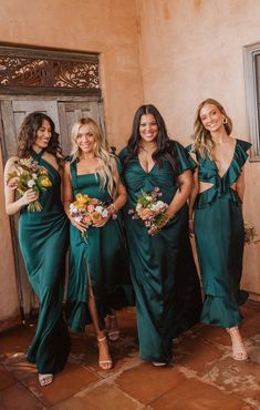 the bridesmaids are all wearing green dresses