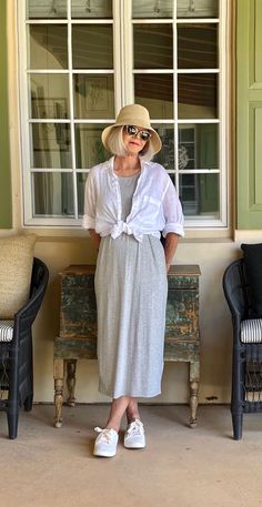 Chic Effortless Packing Tips for a 10 Day Summer Getaway - Cindy Hattersley Design Summer Style Over 50, Cindy Hattersley, Light Denim Jacket, Chic Sneakers, Over 60 Fashion, White Linen Pants, Summer Getaway, Ageless Style, 60 Fashion