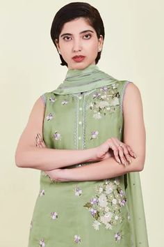 Shop for Sue Mue Green Georgette Floral Embroidered Kurta Set for Women Online at Aza Fashions Kurta Set For Women, Straight Kurta, Scalloped Lace, Churidar, Kurta Set, Trim Detail, Mandarin Collar, Set For Women, Aza Fashion