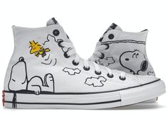 Check out the Converse Chuck Taylor All-Star Peanuts Snoopy and Woodstock available on @StockX Converse Shoes High Top, Snoopy Shoes, Converse Design, Painted Converse, Cute Converse, Custom Painted Shoes, White Casual Shoes, Sneakers Converse, Personalized Shoes