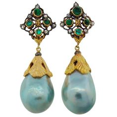 Stunning dangle earrings created by Buccellati in Italy in the 1950's.  Feature one approximately 19.88 x 14.70 mm and one approximately 17.36 x 15.42 mm gray Baroque pearls. The setting is made of yellow and white gold set with rose cut diamonds and emeralds.  Nadine Krakov Collection. Emerald Gold Earrings, Crafts Vintage, Vintage Drop Earrings, Rings Luxury, 2014 Summer, Vintage Jewelry Crafts, Baroque Pearl Earrings, White Gold Set