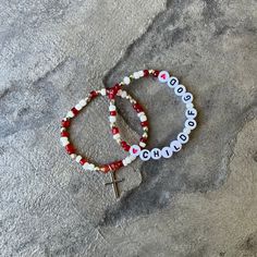 Child Of God beaded bracelet set with a cross charm. White Beaded Friendship Bracelets With Charms, Jesus Bracelet Ideas, God Bracelet, Jesus Bracelet, Friendship Bracelets Designs, Child Of God, Girls Camp, Beaded Crafts, Bracelet Ideas