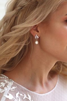 These delicate classic pearl earrings will be a wonderful addition to your wedding look. They are quite restrained and elegant. They will be noticeable in your wedding look, but will not distract attention from the main accents. They are very beautiful in motion. - Very light. - Size is 2,5 cm. - Rhodium, gold or rose gold plated - Cubic zirconia and pearl. - You can choose freshwater pearl beads or Majorca pearl beads. - The length of chain is 45+5 cm. Please, write you wishes if you want anoth Pearl Drop Earrings Wedding, Pola Topi, Pearl Drop Earrings Bridal, Silver Earrings Wedding, Classic Pearl Earrings, Silver Bridal Earrings, Wedding Silver, Earrings Classic, Bridal Earrings Drop