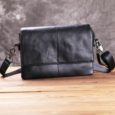 Product information: Texture: cow leather Closing method: zipper Color classification: black Lining material: polyester cotton Size: 20x29x2cm Packing list: Shoulder bag*1 European Women, Bag Dress, Men's Backpack, Packing List, Cut And Style, Cow Leather, Wallets For Women, Cross Body, Cow