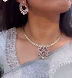 Kante With Diamond Pendant, Diamond Necklace Designs Indian, Diamond Kanti Necklace Designs, Locket Designs Pendants, Diamond Pendant Sets Indian, Diamond Lockets Indian Pendants, Simple Jewellery Design Indian, Kante Necklace Designs, Diamond Pendent Set Design