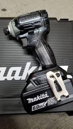 a cordless drill is sitting on top of a tool box that says makita