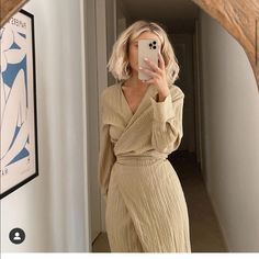 Midi Dress Wrap Dress V Neck Interior Lining Front Wrap With Tie 72% Viscous 28% Polyamide Laura Jade Stone, Jade Dress, Cold Fashion, Fav Color, Chic Skirts, Instagram Feed Inspiration, Wedding Attire Guest, Dress Wrap, Zara Dress