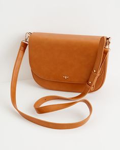 Key Features



Versatile and stylish: Thoughtfully crafted from certified vegan leather in classic tan, combining timeless style with ethical sourcing.


Spacious interior: Ample room to organize all essentials, making it ideal for daily use and travel.


Secure and functional: Features include an adjustable cross-body strap, a zipped inner pocket, and a magnetic fastening for easy access and security.


Durable construction: Designed to endure everyday wear and maintain its elegant appearan Fable England, Swan Jewelry, Luxury Christmas Gifts, Tan Handbags, Messenger Handbags, Stylish Handbags, The Messenger, Small Tote, New Handbags