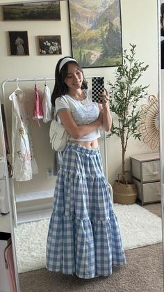 Long Skirts Styling, Cute Top And Skirt Outfit, Maxi Long Skirt, Pattern Maxi Skirt Outfit, Outfit With Blue Skirt, How To Style A Skirt Long, Colorful Maxi Skirt Outfit, Blue Checkered Skirt Outfit, Cute Maxi Skirt Outfits