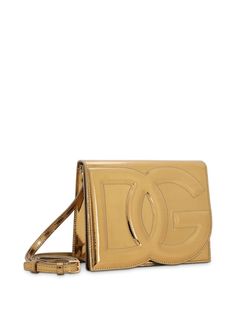 logo-embossed metallic-effect bag from DOLCE & GABBANA featuring gold-tone, calf leather, metallic finish, embossed logo to the front, concealed magnetic fastening, adjustable detachable shoulder strap and main compartment. Size Info UNI Color Detail Golden Made In Italy Material 100% Calfskin Season One Fall-Winter Season Two Fall-Winter Product bags.. Brand Dolce & Gabbana Size And Fit Width 7,87 in / 20 cm Height 6,3 in / 16 cm Depth 2,17 in / 5,5 cm Rectangular Gold Shoulder Bag With Logo Plaque, Gold Crossbody Shoulder Bag With Logo Plaque, Gold Crossbody Shoulder Bag With Logo, Modern Crossbody Shoulder Bag With Gold-tone Logo, Gold Shoulder Bag With Logo Plaque For Everyday, Luxury Rectangular Shoulder Bag With Logo Plaque, Formal Crossbody Bag With Logo Plaque, Modern Gold Bag With Logo Plaque, Modern Gold Bags With Logo Plaque