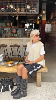 Adidas Shorts Outfit, Basketball Shorts Outfit, Rok Outfit, Look Adidas, Fest Outfits, Mode Boho, Shorts Outfits, Looks Street Style, Adidas Shorts